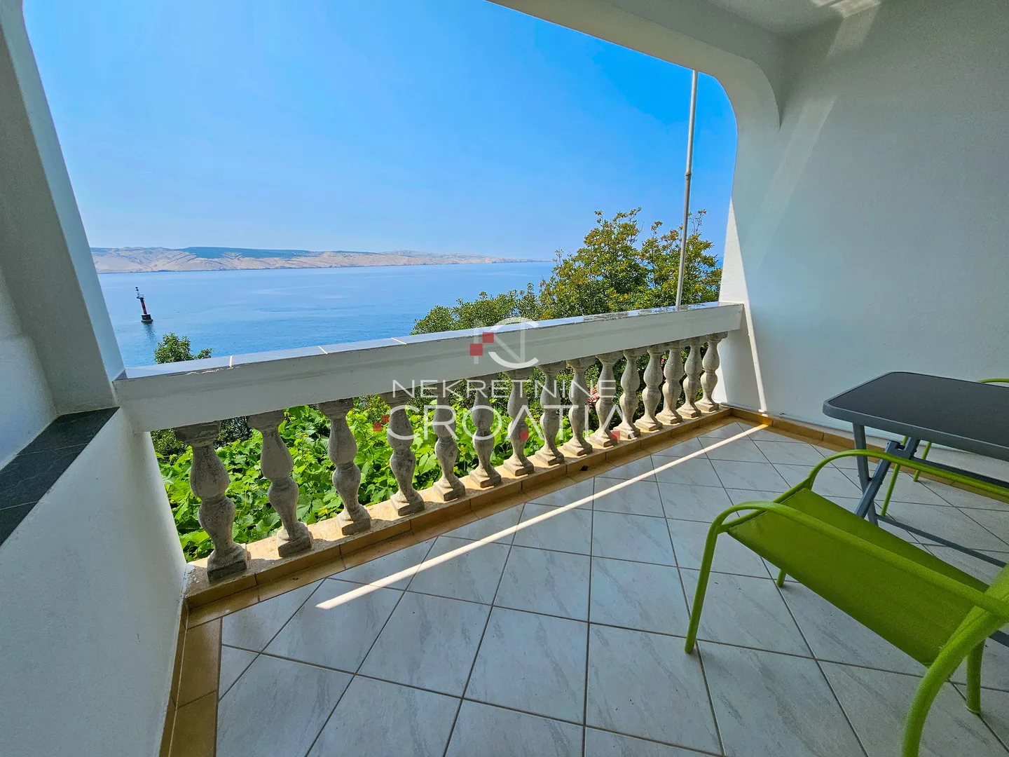 prizna: 1. red do mora, 3 apartmana! - slika 21