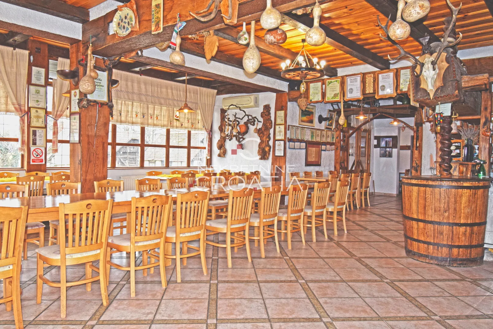 uhodan turistički objekt - slika 8
