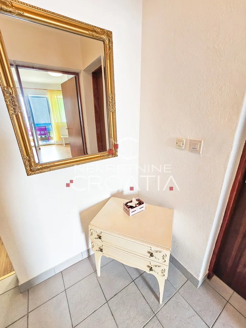 prizna: 1. red do mora, 3 apartmana! - slika 19