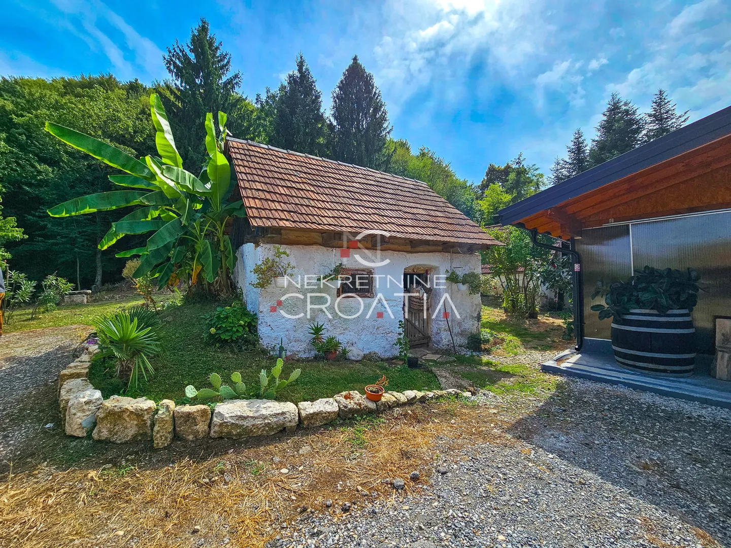 novouređena kuća i 28.398 m2 zemljišta! - slika 7