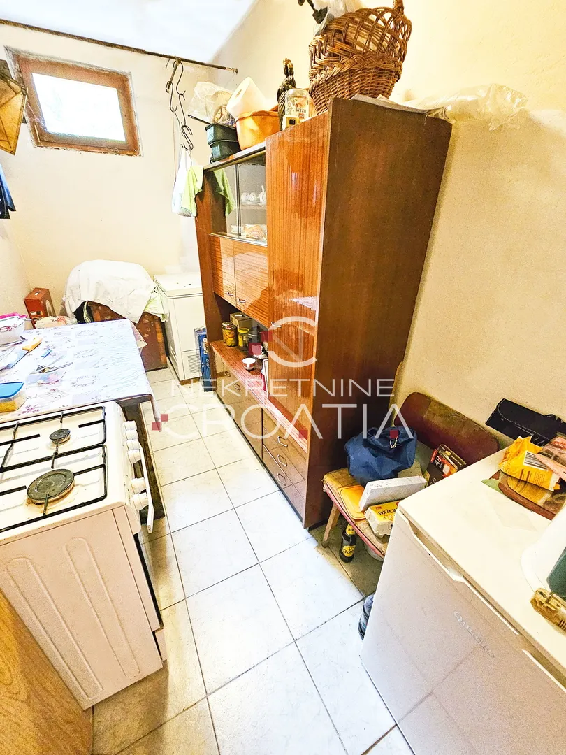 novouređena kuća i 28.398 m2 zemljišta! - slika 24