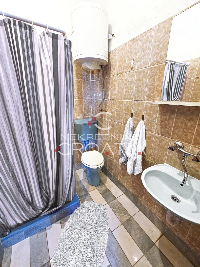 prizna: 1. red do mora, 2 apartmana! - slika 14