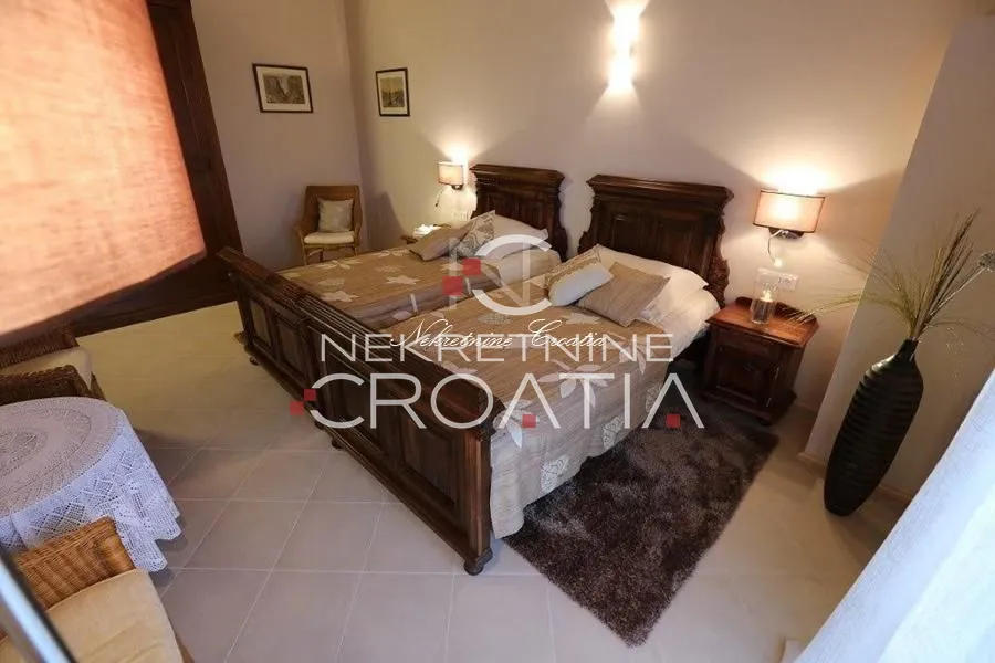luksuzna istarska vila sa bazenom - slika 16