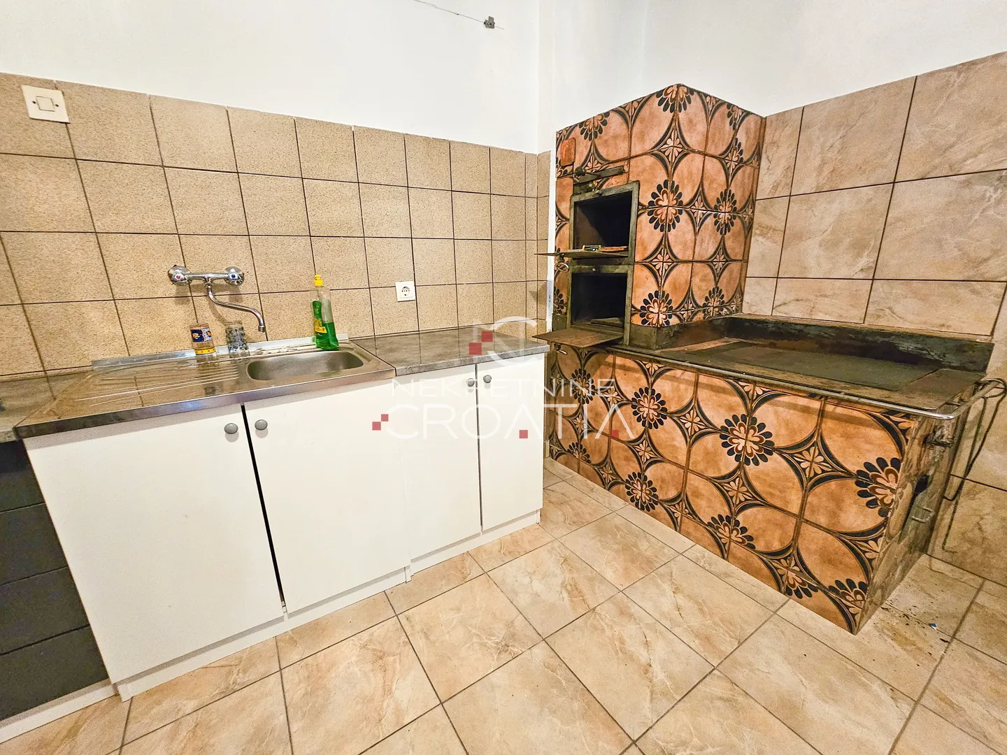 novouređena kuća i 28.398 m2 zemljišta! - slika 21