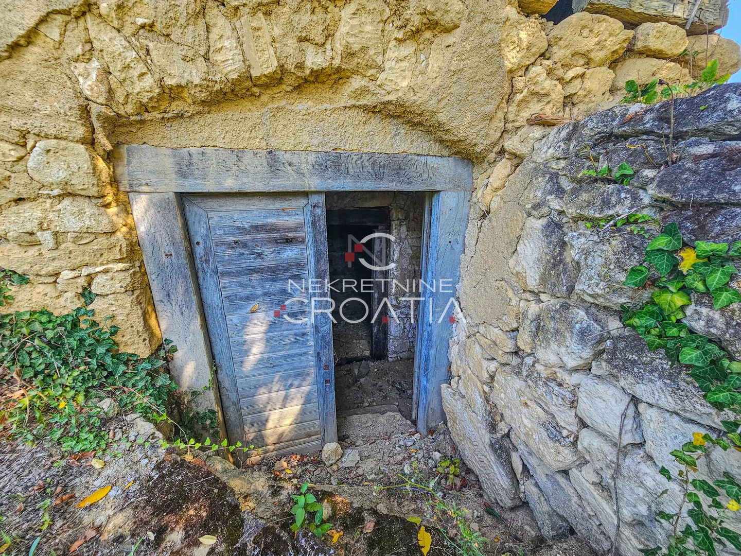 ekskluzivno, stara drvena kuća - slika 16
