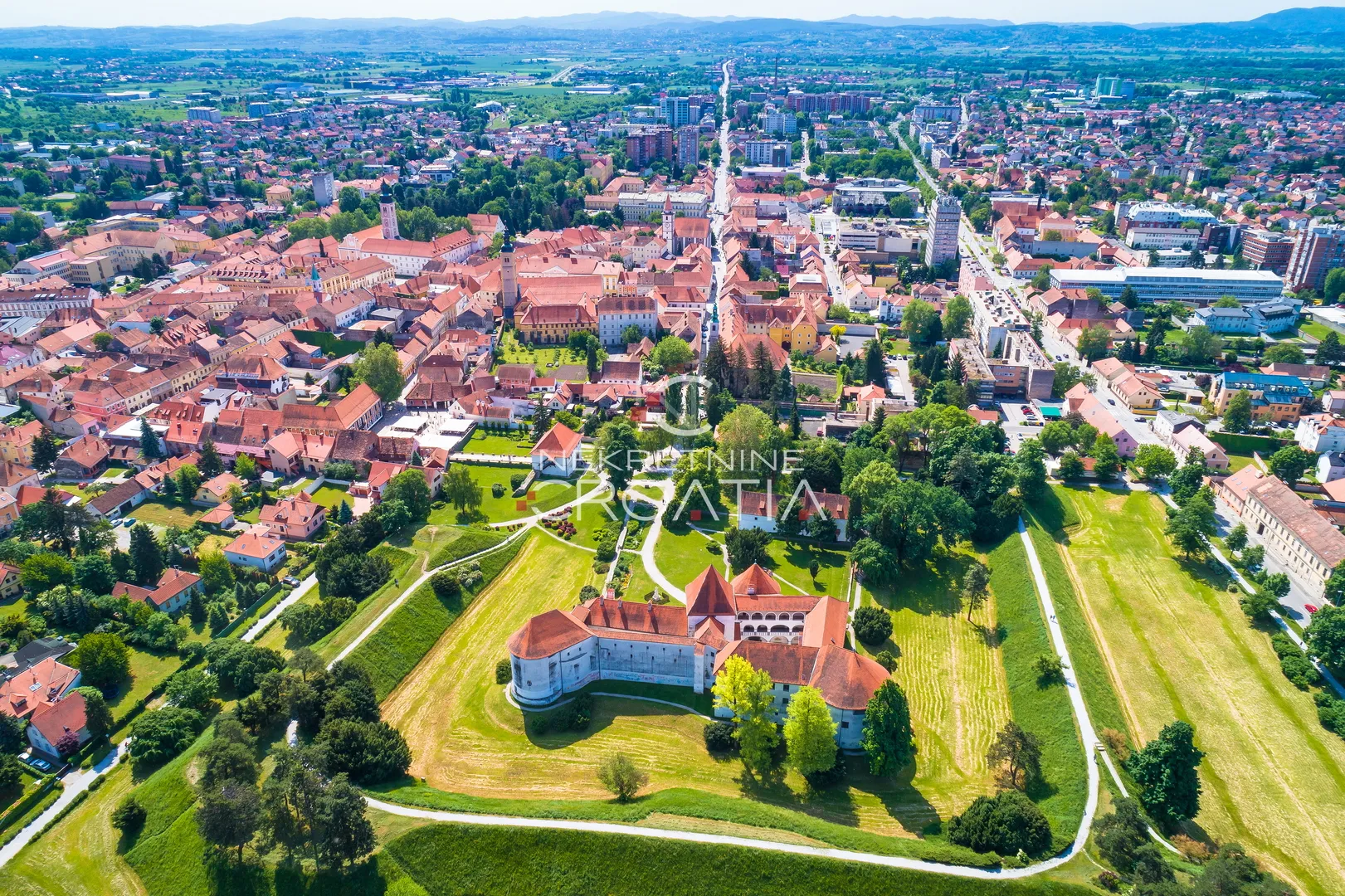 Varaždin: Zemljište Sa Halama