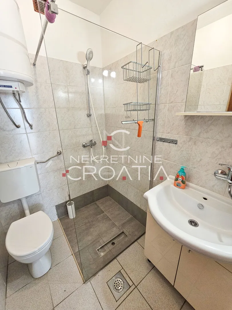 prizna: 1. red do mora, 3 apartmana! - slika 11