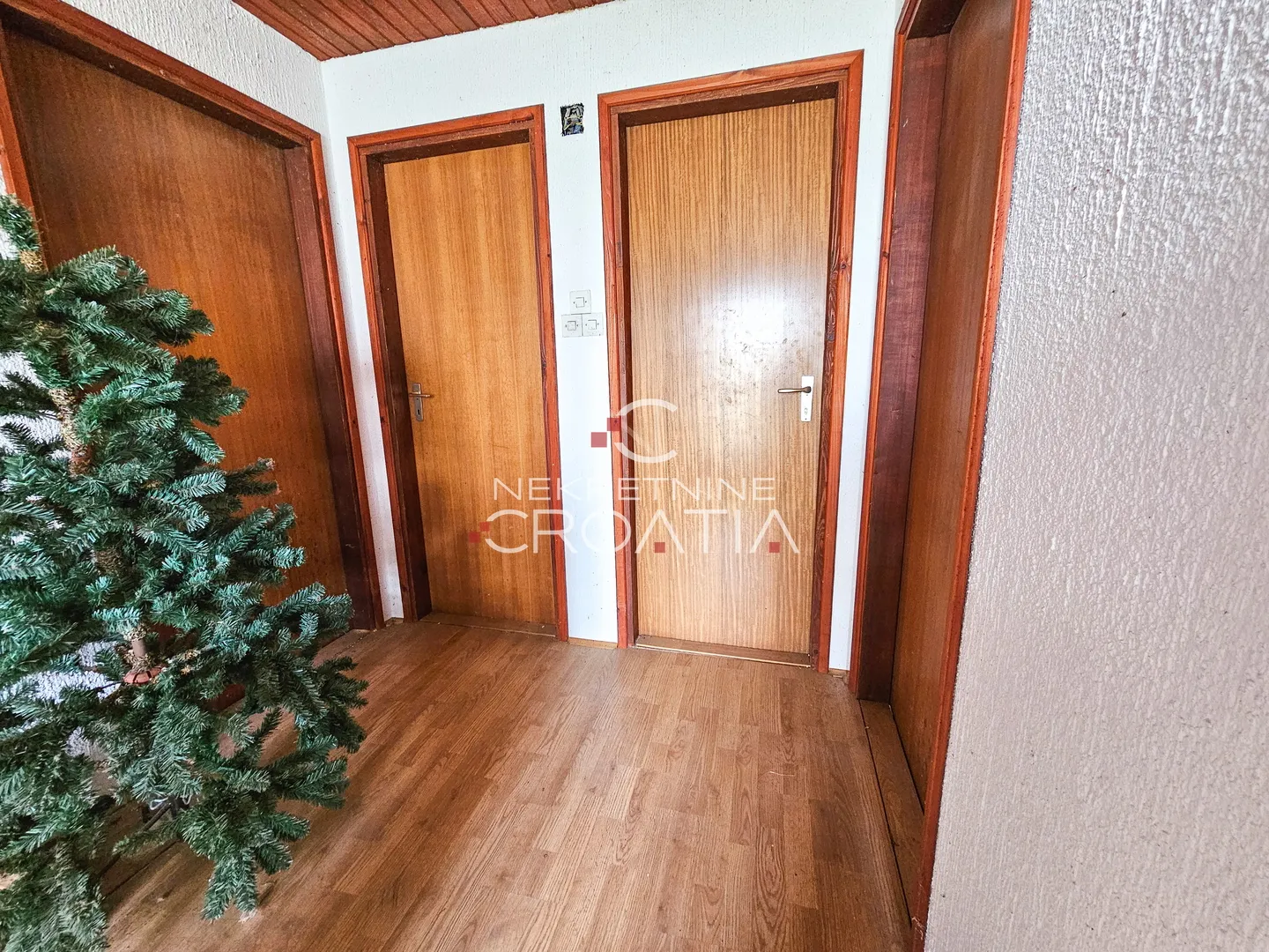 ekskluzivno, kuća, bednja, pleš - slika 20