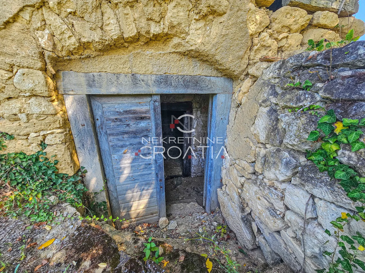 ekskluzivno, stara drvena kuća - slika 16