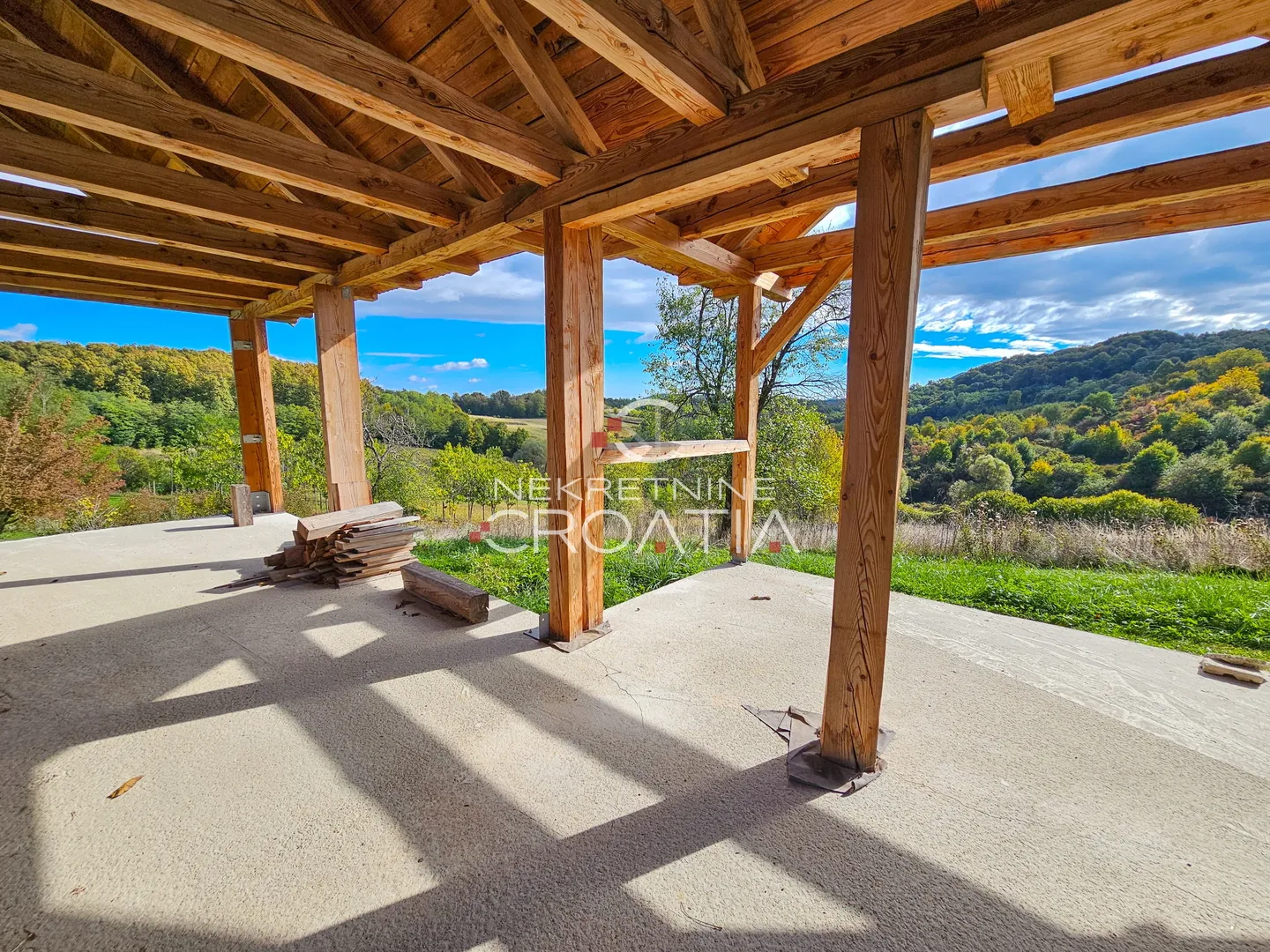 4,5 ha zemljišta + kuća - slika 7