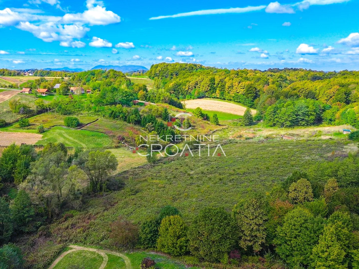4,5 ha zemljišta + kuća - slika 2