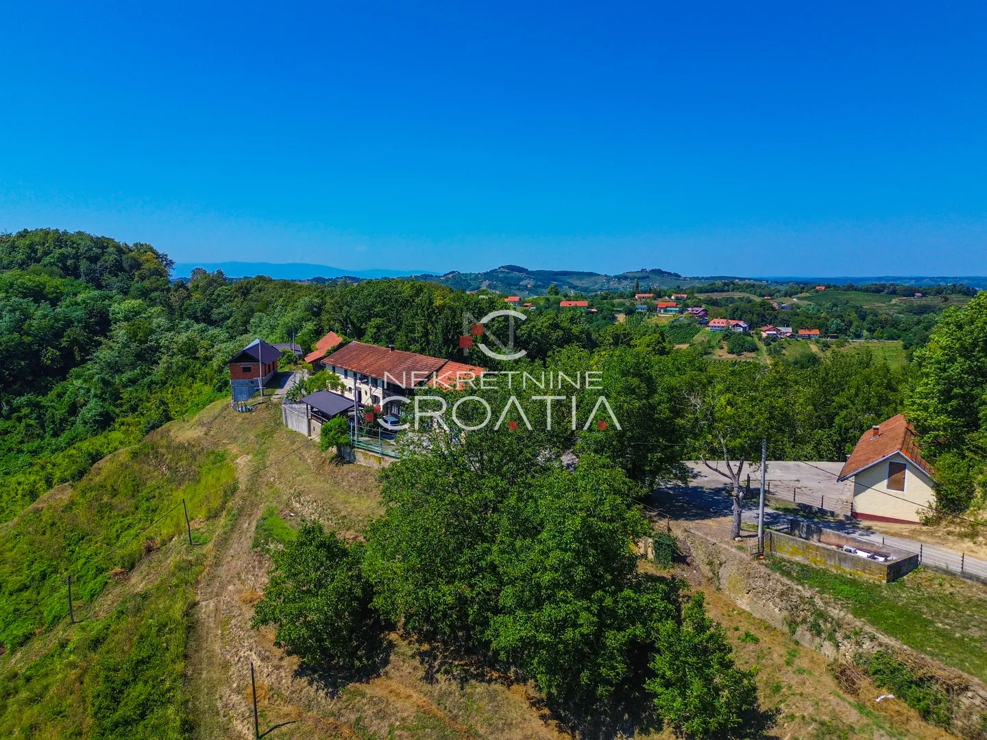 autohtono imanje sa 3.5 ha zemljišta, 2 m od slovenske granice! - slika 13
