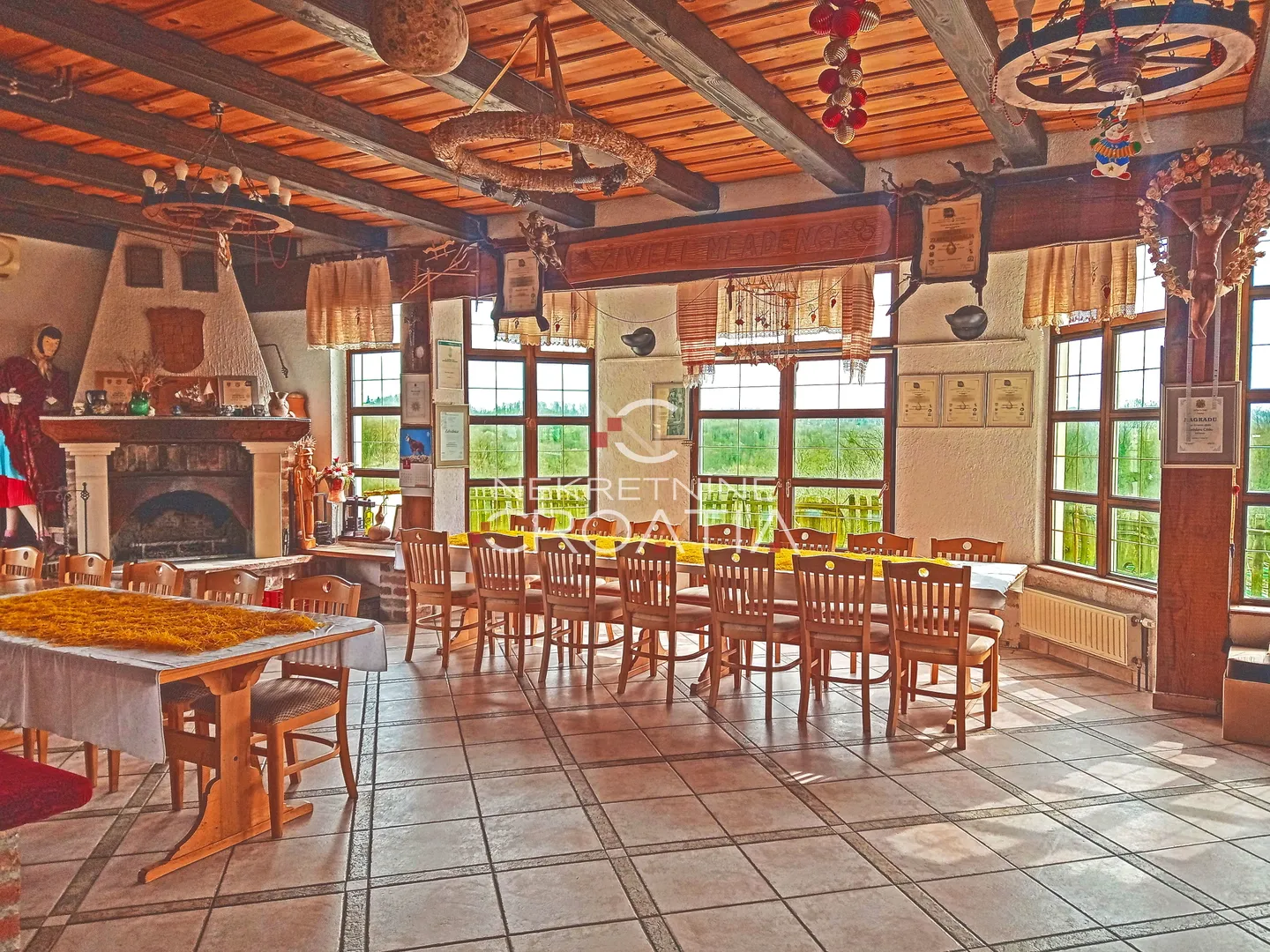 uhodan turistički objekt - slika 5