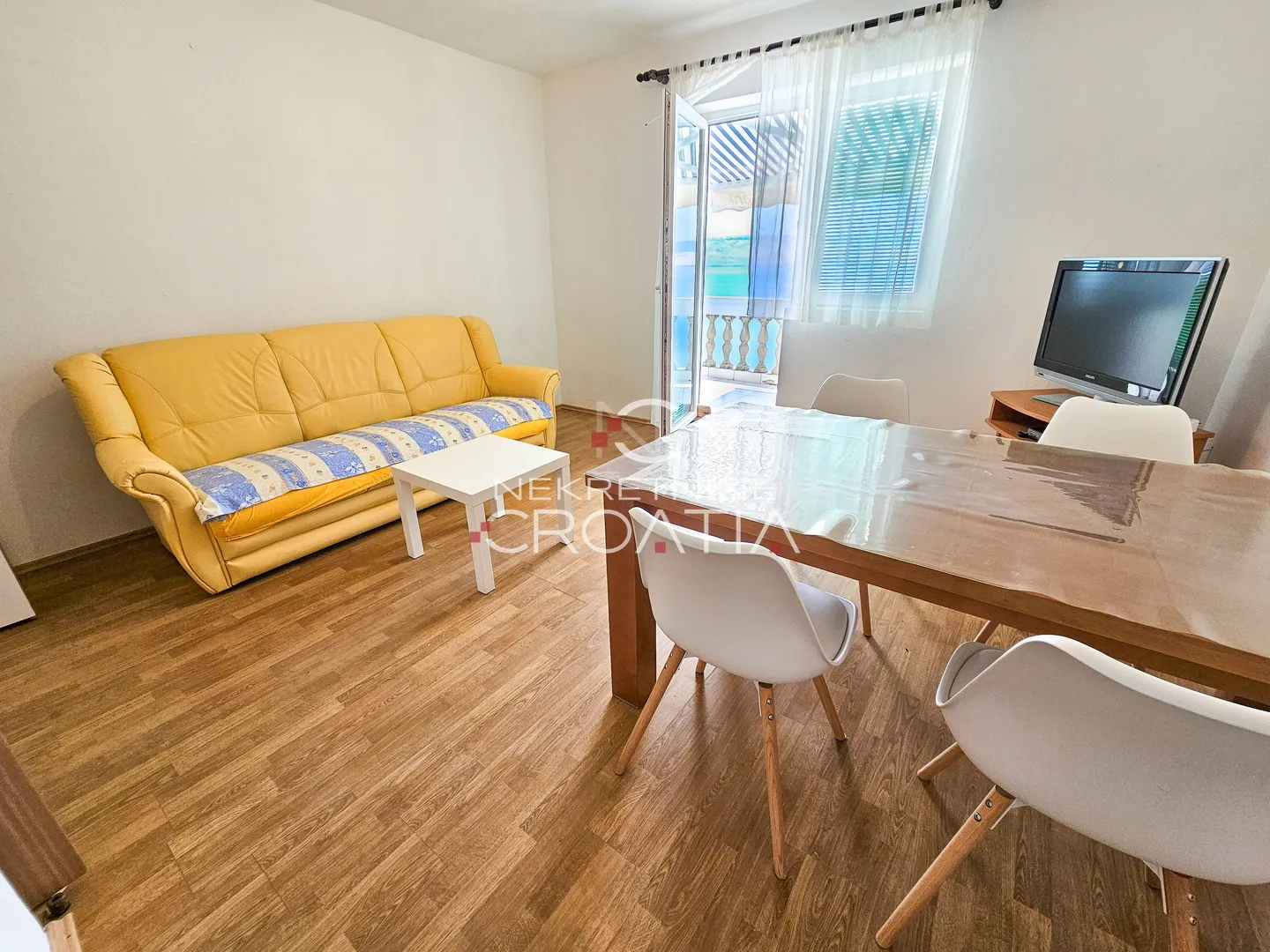prizna: 1. red do mora, 3 apartmana! - slika 7