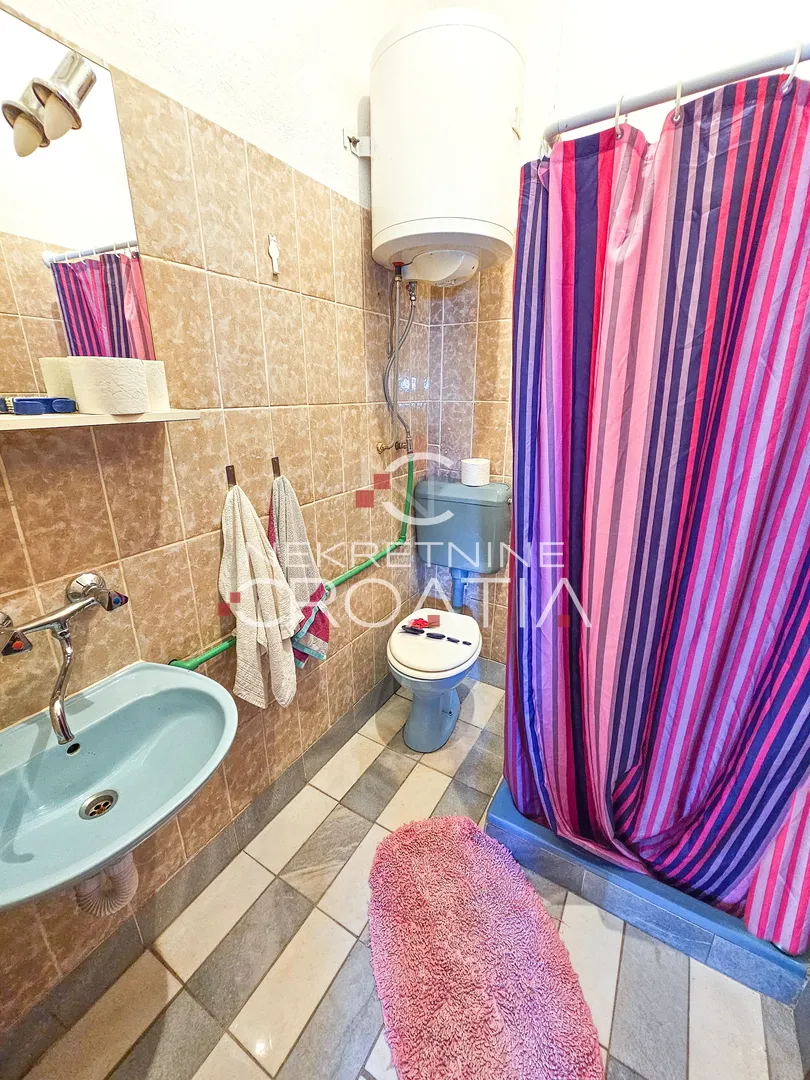 prizna: 1. red do mora, 2 apartmana! - slika 11