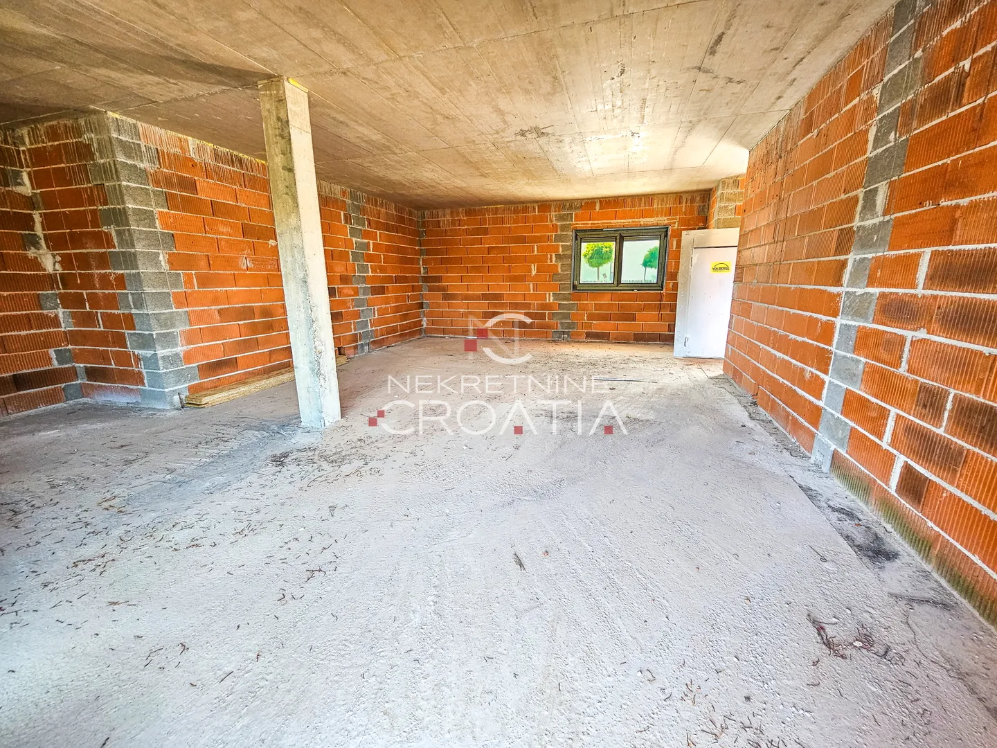 prilika, novogradnja, stan sa dvorištem - slika 9