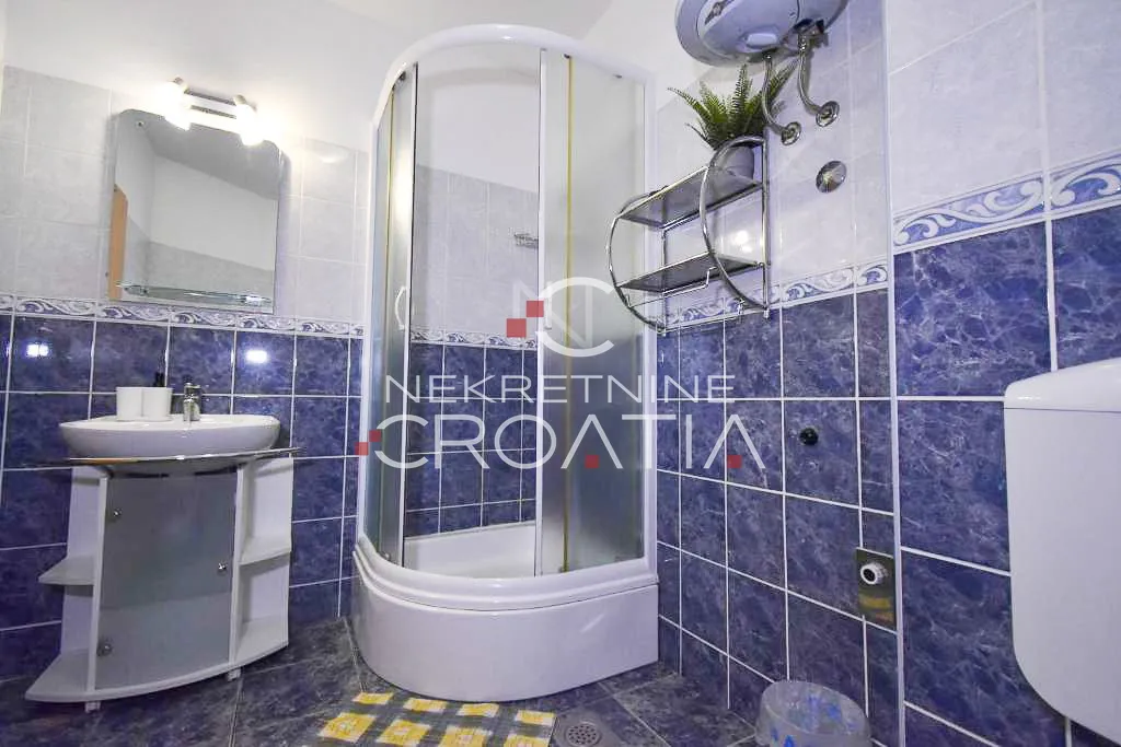 trogir, seget: kuća sa 6 apartmana! - slika 26