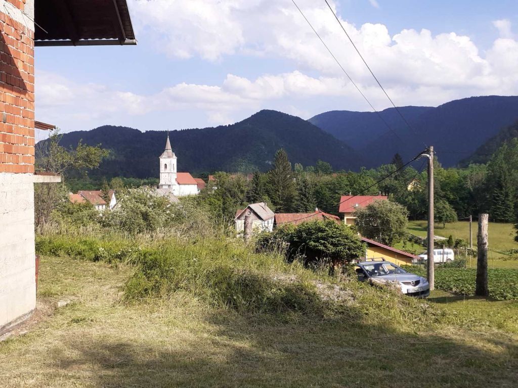 gorski kotar, kupska dolina, kuća sa gospodarskim objektom i zemljištem od 2385 m2 - slika 13