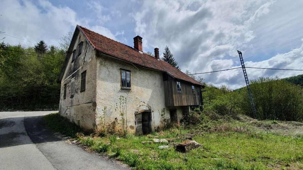 gorski kotar, starija kuća sa okućnicom do potoka - slika 4