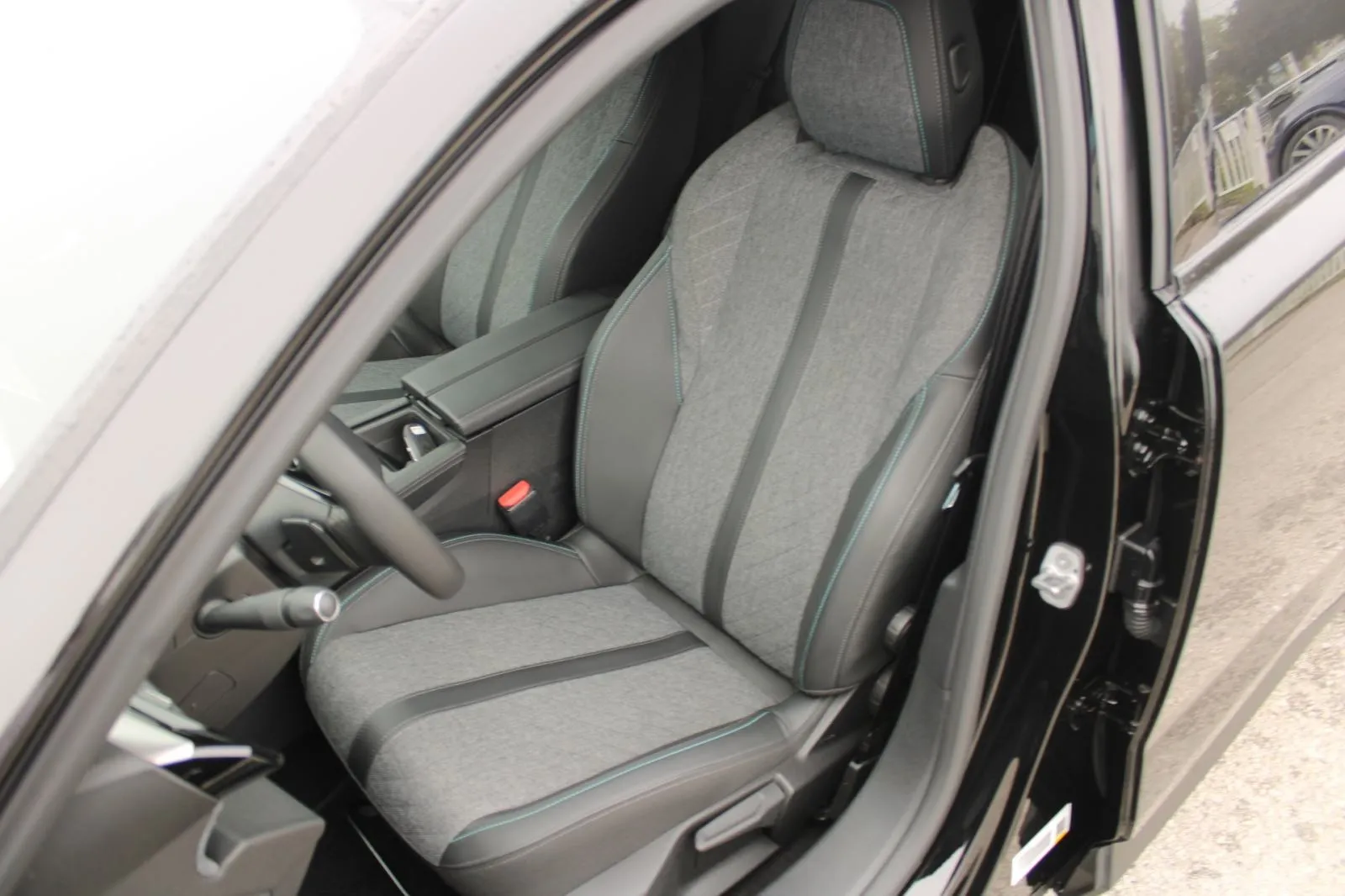 peugeot 408 1.6 hybrid 180 allure *led,navigacija,kamera* automatik - slika 21