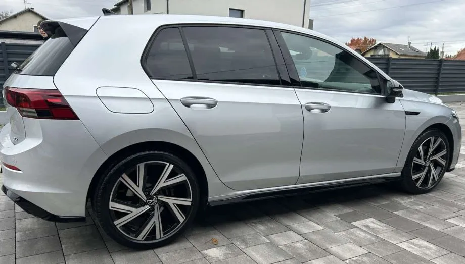 vw golf 8 1,5 etsi r-line - slika 9