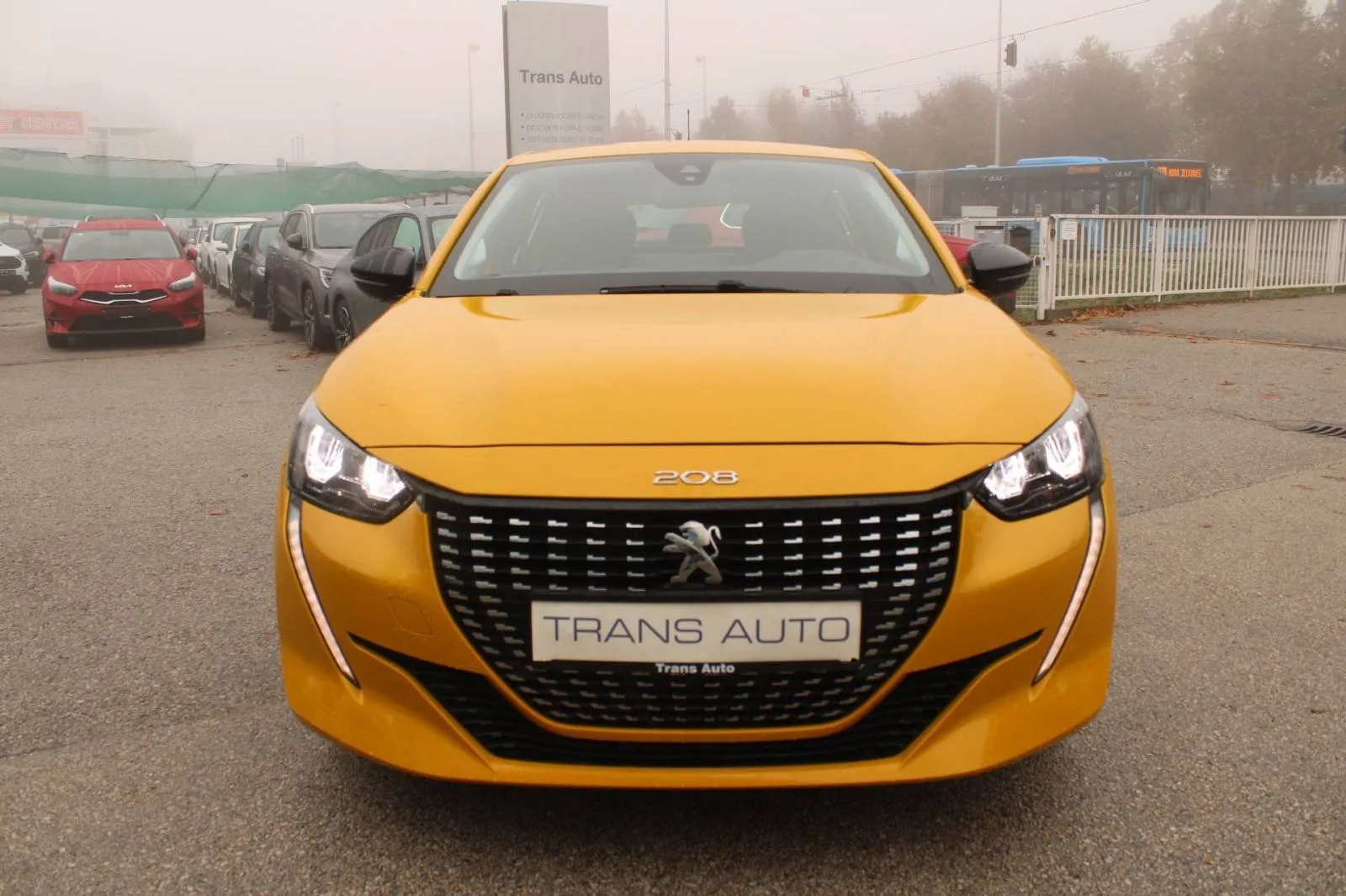 peugeot 208 1.2 puretech *led, navigacija* - slika 2