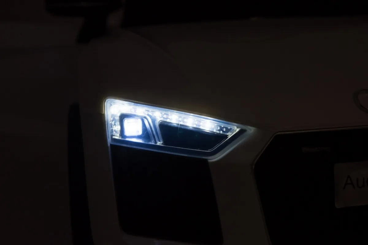 licencirani auto na akumulator audi r8 - bijeli - slika 6