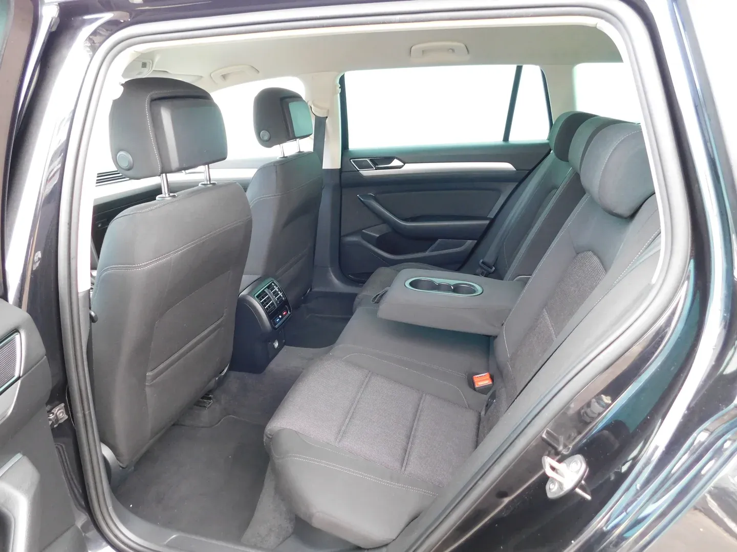 12556 volkswagen passat variant 1.6 tdi dsg comfortline - slika 10