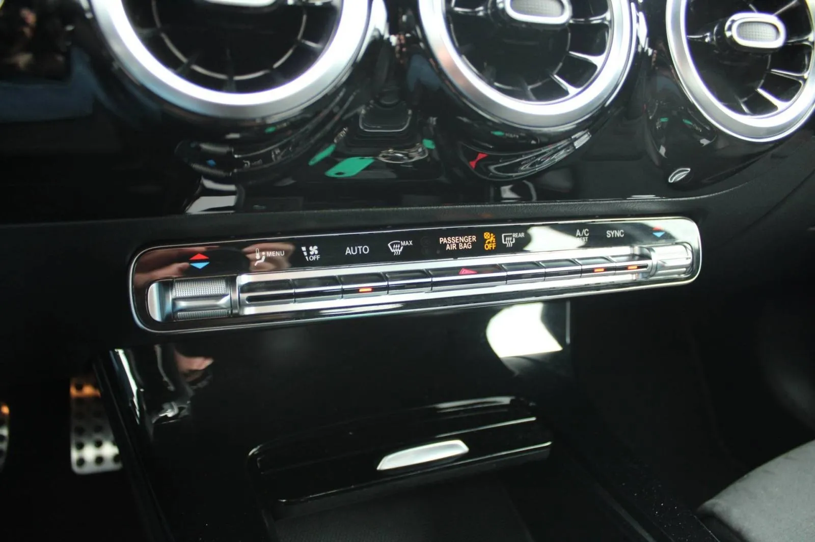 mercedes-benz klasa a limuzina a180d amg automatik *led,navigacija,ka - slika 19