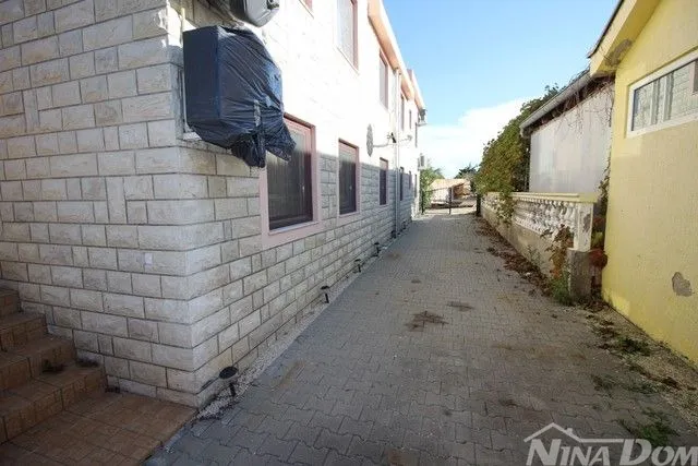 apartmanska kuća 4 stambene jedinice - slika 21