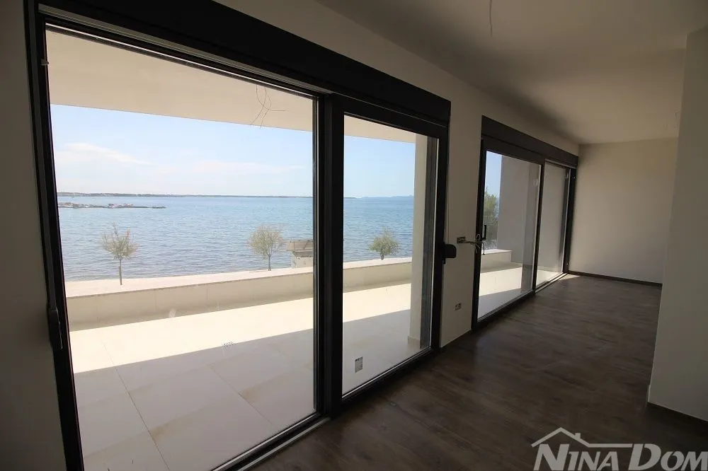 apartmani prvi red do mora južna strana - slika 16