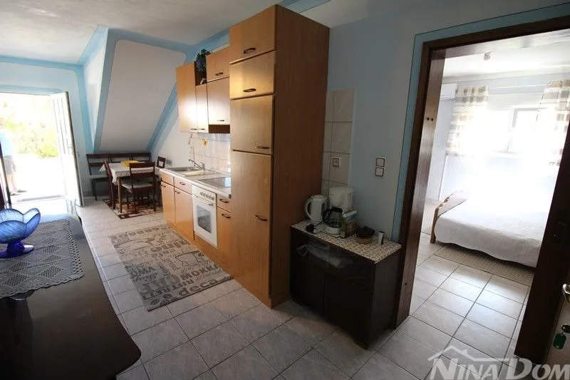 lijepo uređena nekretnina, s dva stana , garaža s okućnicom - slika 20