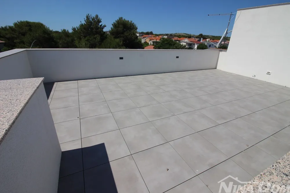 novogradnja s pogledom na more – 76 m² u srcu vira! - slika 13