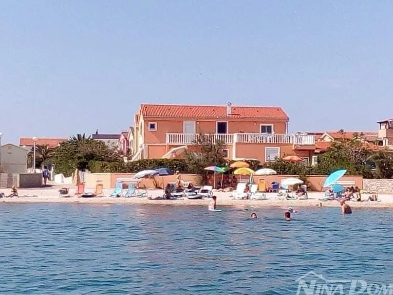 nekretnina 3 stambene jedinice prvi red do mora. - slika 2