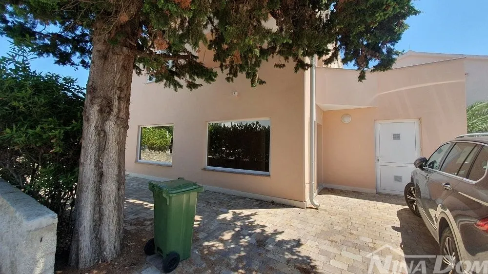 južna strana otoka vira 60 m. do plaže priključak vode i kanalazacije. - slika 2