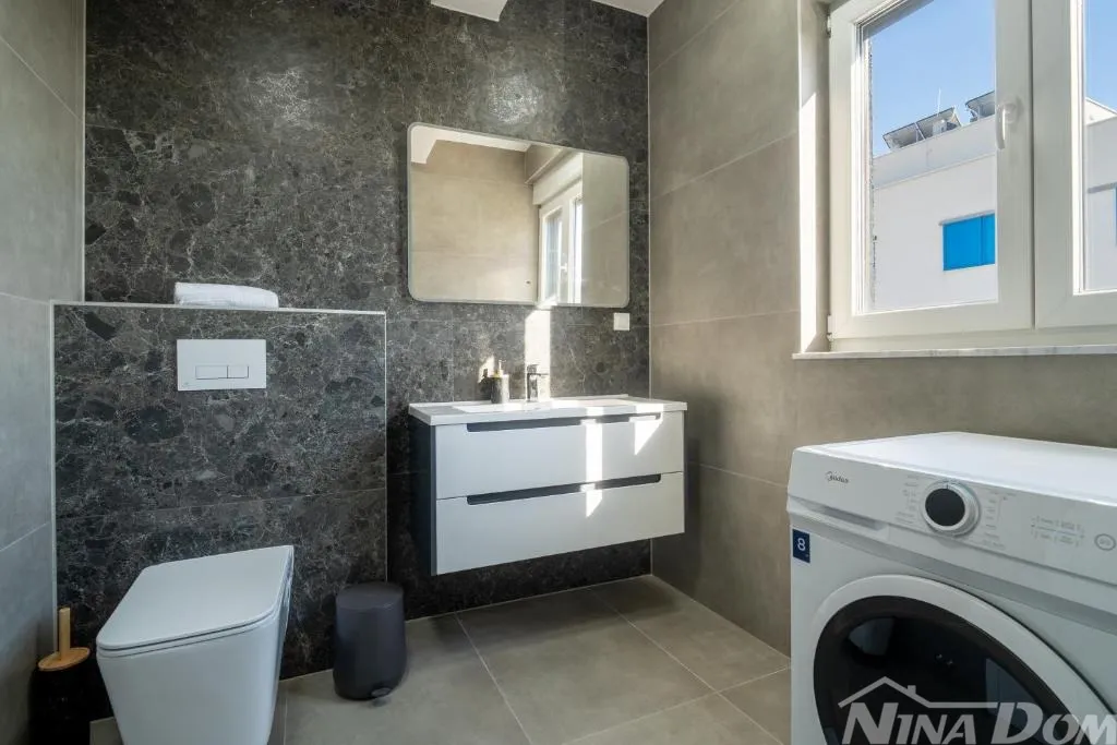moderna dvojna kuća s bazenom- privlak dalmacija - slika 34