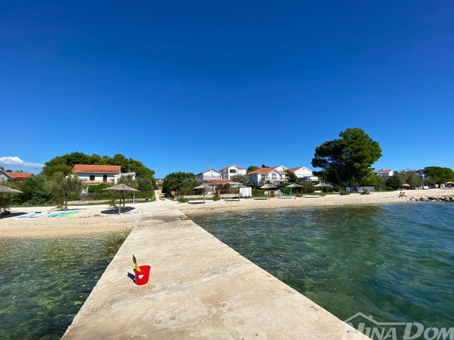 prodaje se apartman drugi red od mora sa garažom bibinje - slika 16