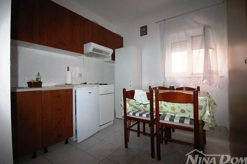 kuća vir dvojnica s tri apartmana - slika 26