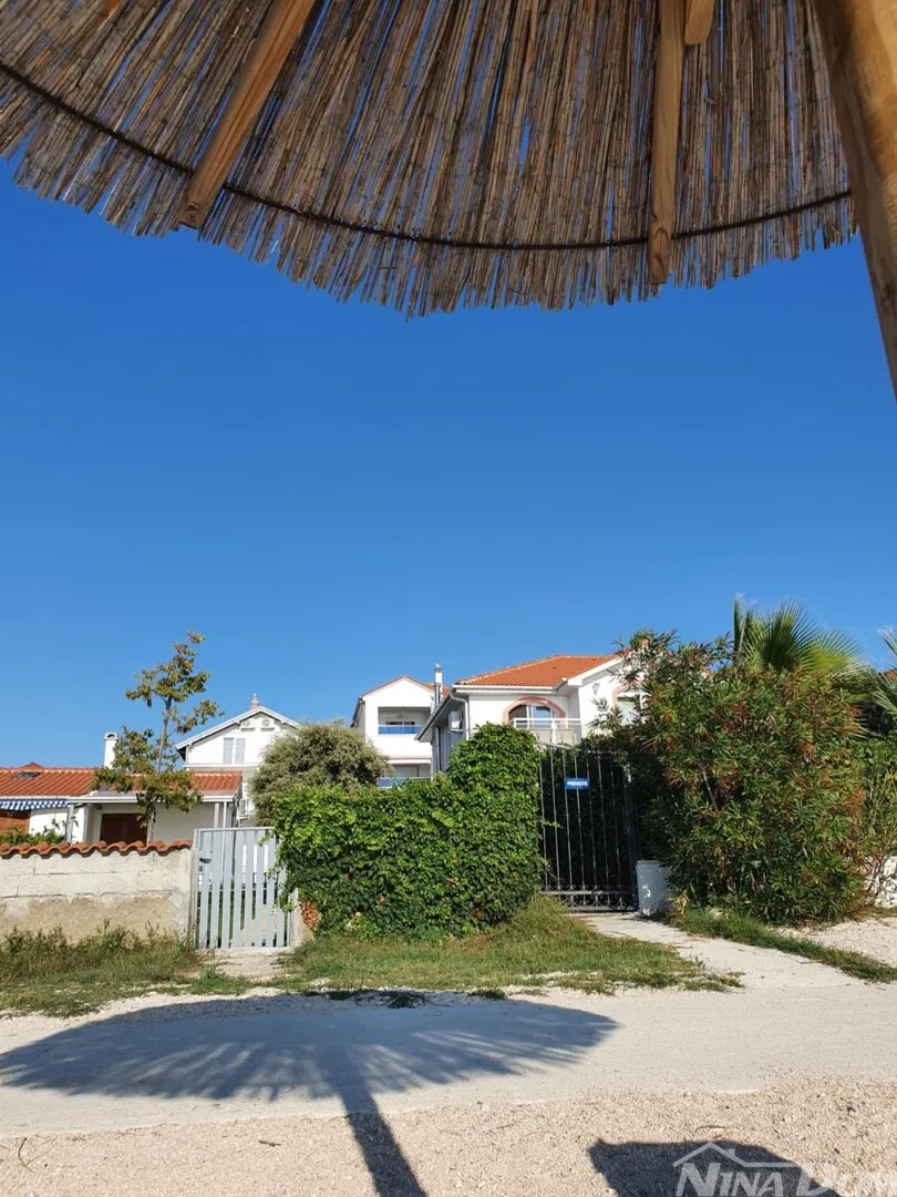 prodaje se apartman drugi red od mora sa garažom bibinje - slika 15