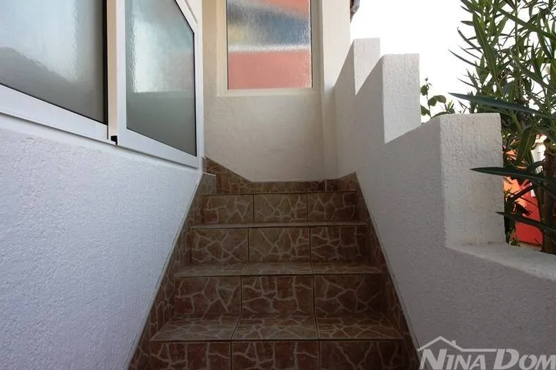 kuća vir dvojnica s tri apartmana - slika 27