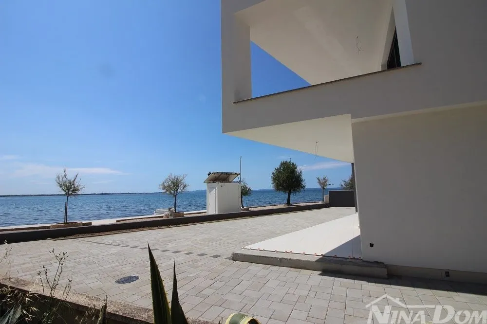 apartmani prvi red do mora južna strana - slika 4