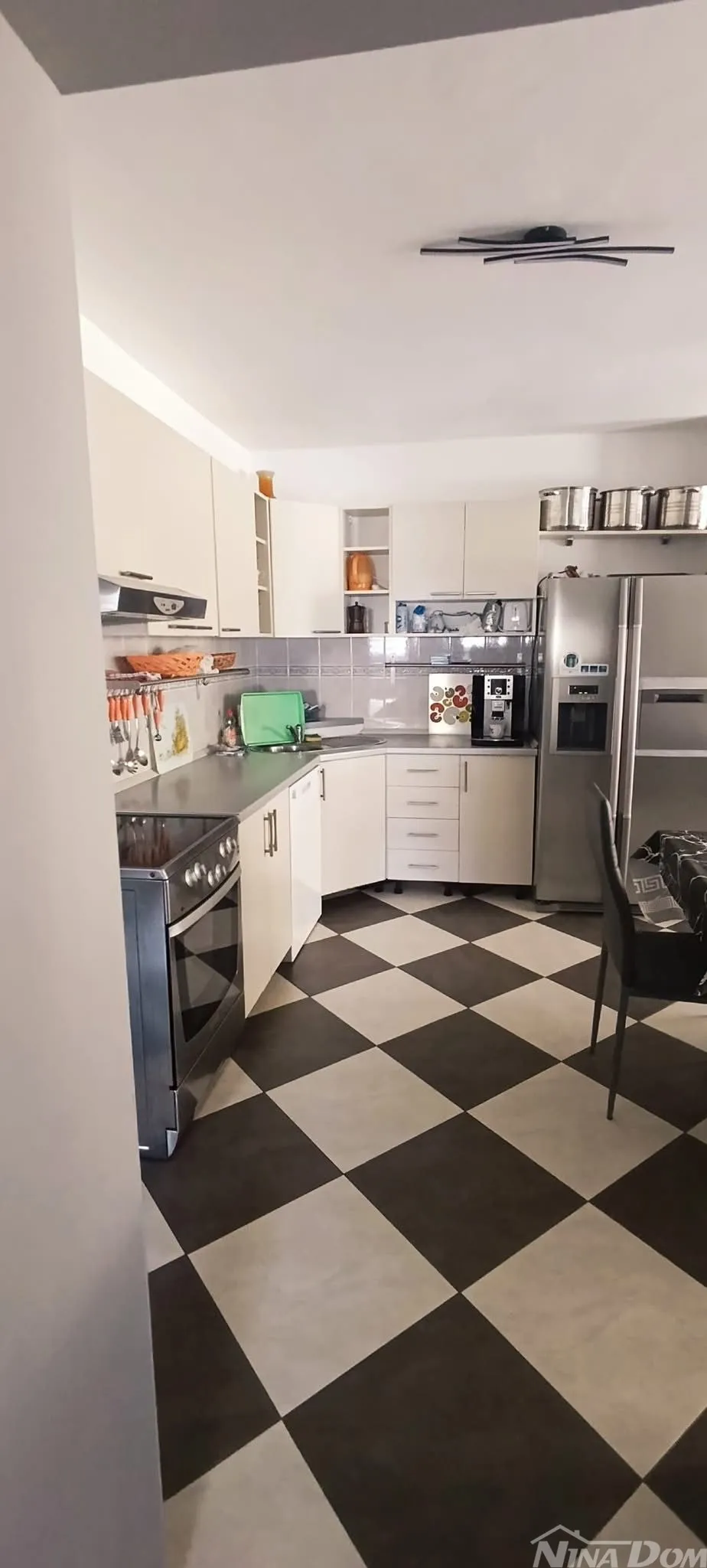 južna strana 90 met.do mora apartmanska kuća s dvorištem - slika 4