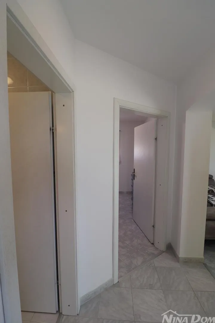 samostojeća kuća s bazenom- vrsi dalmacija - slika 8