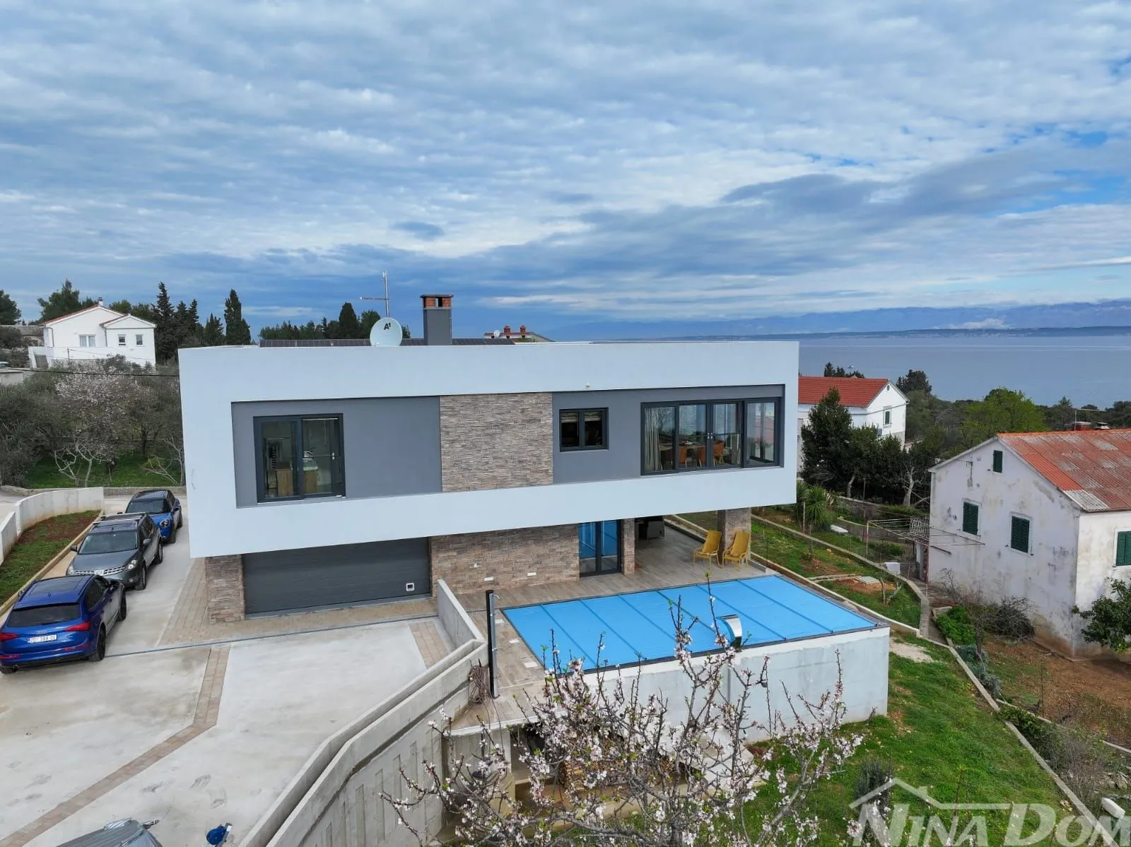 luksuzna vila na mirnoj lokaciji otok ugljan - slika 4