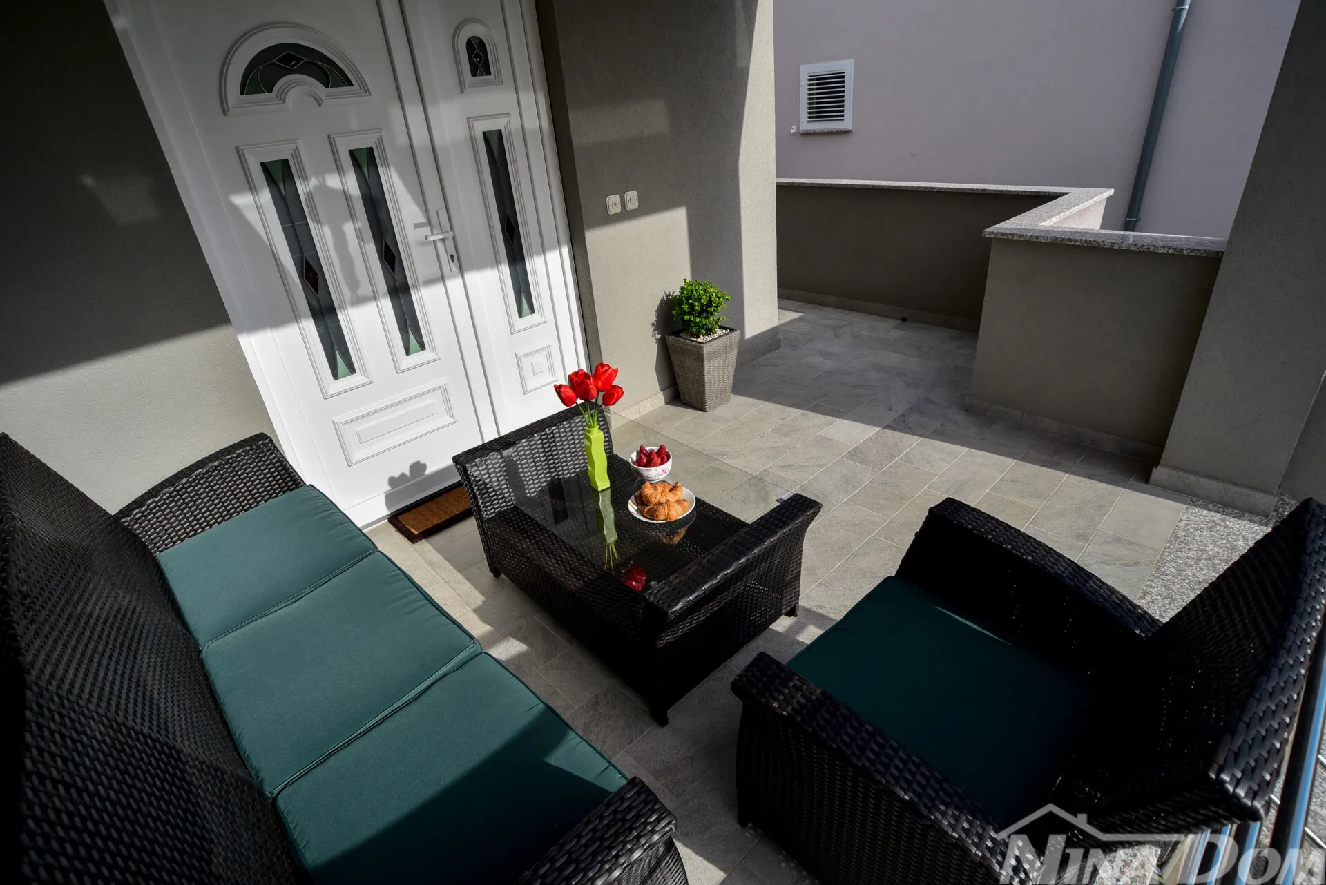 kuća s 4 apartmana+dodatno zemljište–2. red od mora pridraga, hrvatska - slika 15