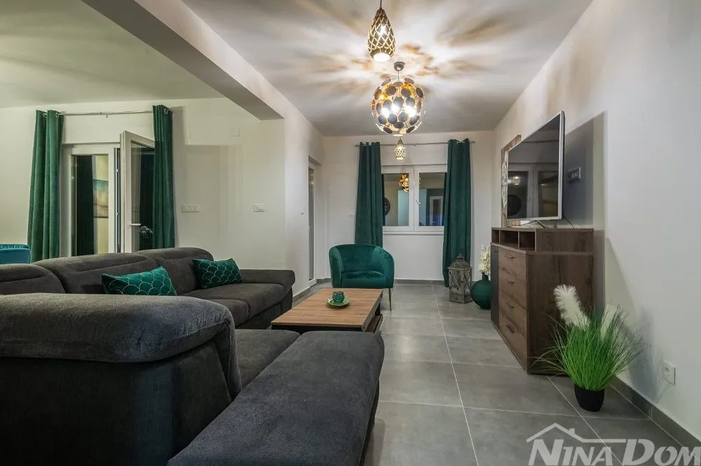 villa u blizini centra, opremljena s bazenom i krovnom, terasom - slika 17