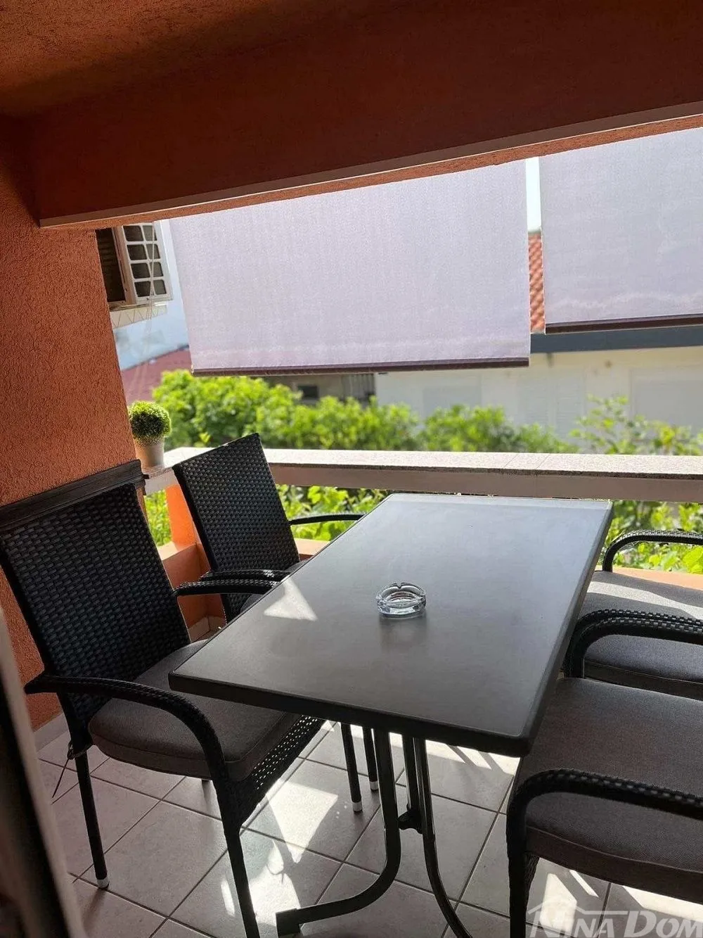 apartmanska kuća s 4 apartmana i građevinskom parcelom 60 met.do mora. - slika 13