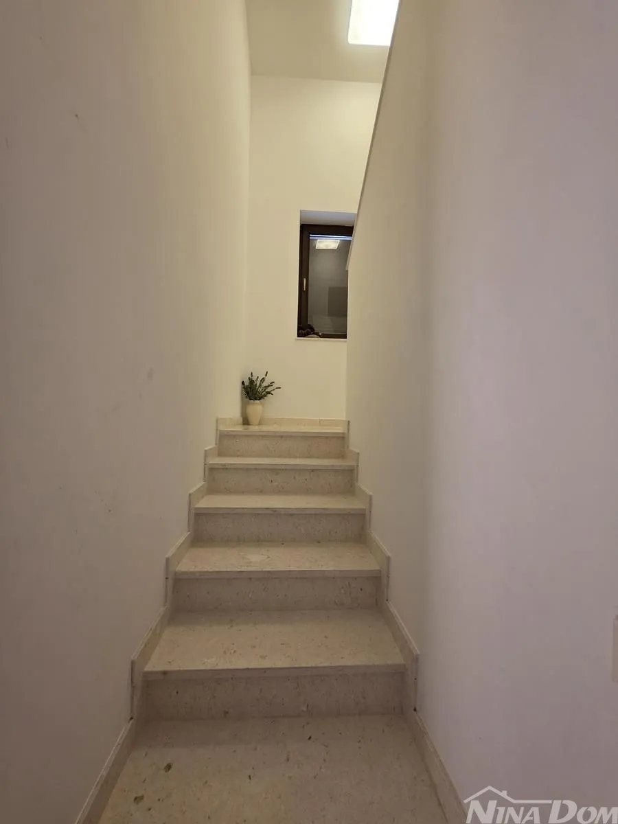 prodaja dvoetažni trosobni stan sa garažom - slika 12