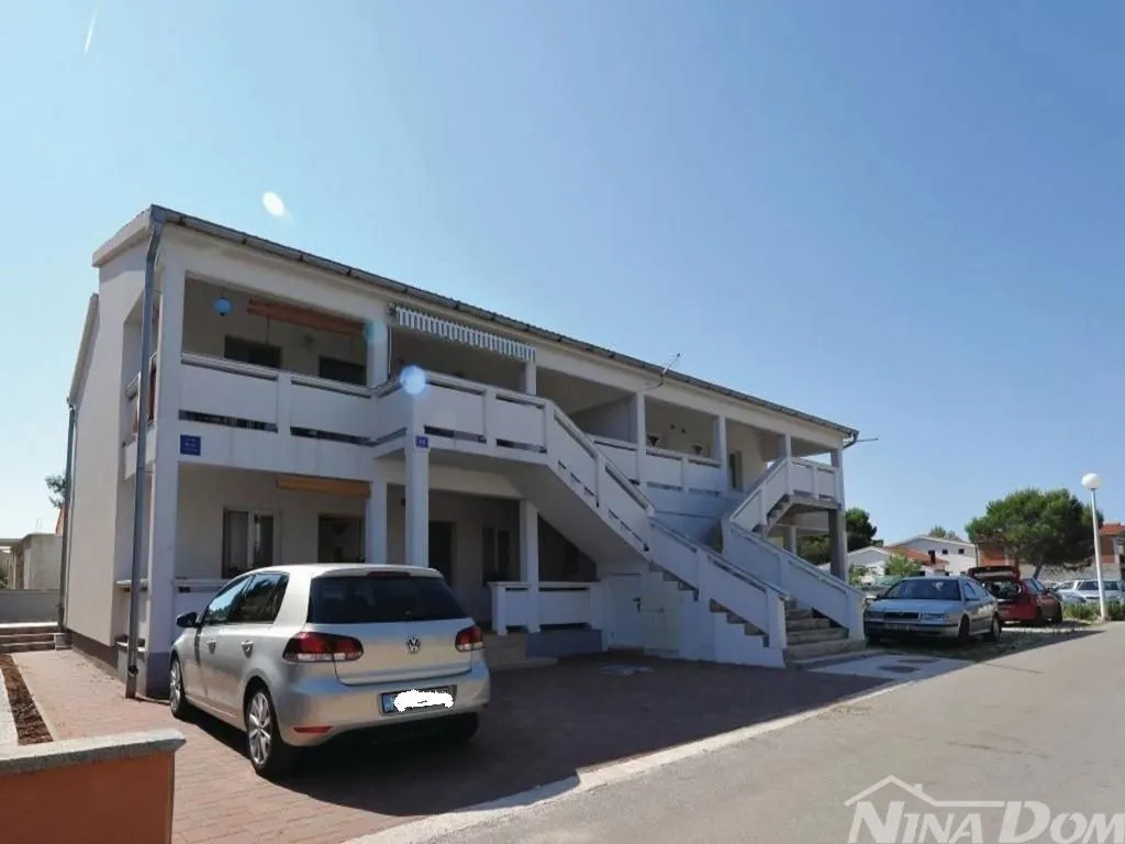 Apartmanska kuća dvojnica mogućnost kupnje identičnog drugog dijela - Vir, Vir