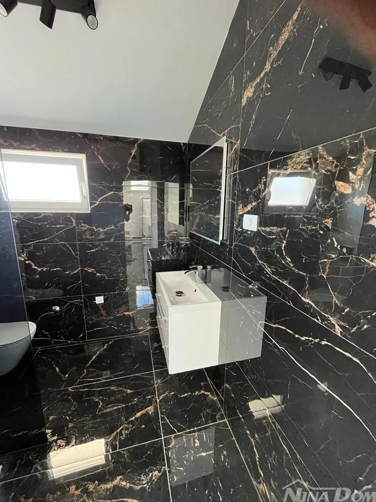 apartman na lijepoj lokaciji s dva parkirna mjesta i podrumom. - slika 8